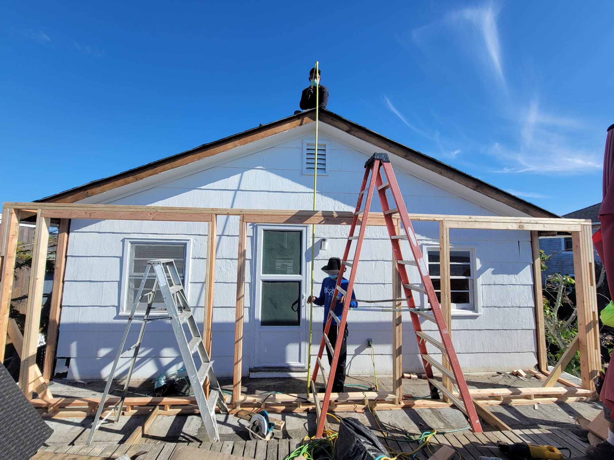 Addition framing with ladders on a beach house